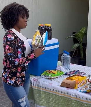 L2801005_Vovó cega vendia suco coisas na rua essa clien_parte 2