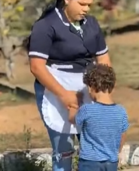 L2803005 Mae do patrao agride filho da empregada ai patra parte 2