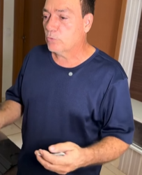 L0109002 Catadora de material reciclável encontrou uma caix parte 2