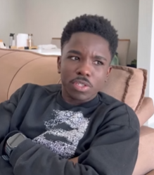 L0324002 Ela envergonha amiga na frente de todos isso part2