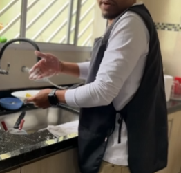 L0201003 Uma família linda só precisa de alguém para dar part2