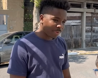 L2001002 Tirava dinheiro que pai dava ao menino part2