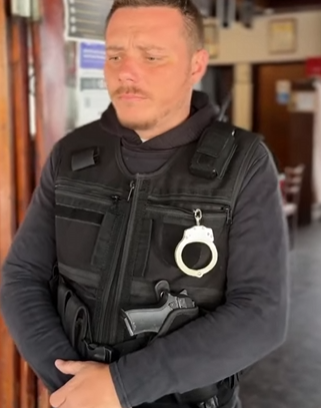 L1526003 Chefe testa honestidade dos seus seguranças parte 2