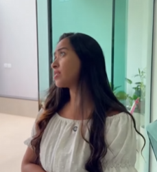 L0501005_Levou filha vestida de noiva para se casar com_part2