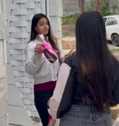 L0501006_mãe dela só queria dinheiro no aniversário_part2