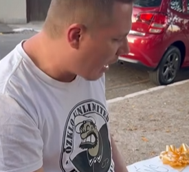 L0504004 Ela ganhou um cartaz de presente ficou furiosa, parte 2