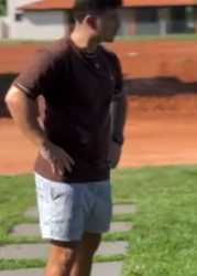 L0518005 Ela tratou mal a menina que estava sentada na varanda parte 2