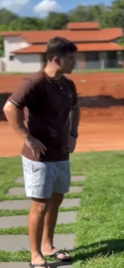 L0518005 Ela tratou mal a menina que estava sentada na varanda parte 2