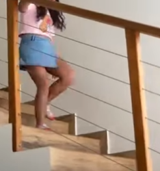 L0518005 Ela tratou mal a menina que estava sentada na varanda parte 2