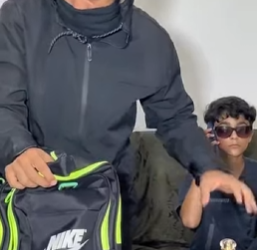 L0605004 Criança esperta usa parte 2