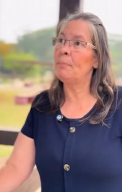 L0618007 A mulher quebrou o celular da pessoa idosa parte 2