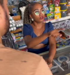 L0220005_Dona de mercearia яσυbα seus clientes!_part2