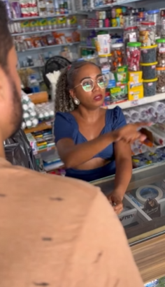 L0220005_Dona de mercearia яσυbα seus clientes!_part2