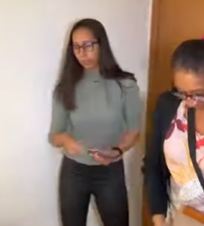 L0909005 Vendedora ambulante da show honestidade ganha gran parte 2