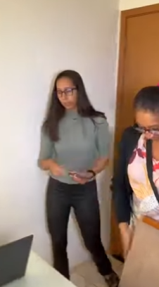 L0909005 Vendedora ambulante da show honestidade ganha gran parte 2