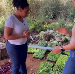 L0909007 Gerente de hortaliça humilha trabalhadora ela só parte 2