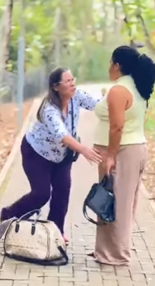 L0303002 Nora tenta abandonar sogra em um parque porque parte 2