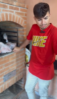 L1518003 Ela jogou as carnes fora só pra não dar de comer parte 2
