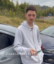 L1201002_mãe dele pegou reais da carteira dele, olha_part2