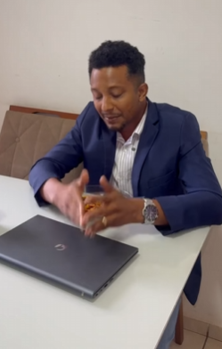 L0309004 Patrão passa por um momento de dificuldades na emp parte 2