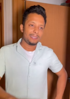 L1309004 fome não espera! patrão toma atitude emocionante,ao ver filha de empregada com fome! parte 2