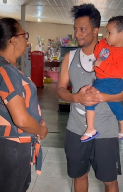 L1309006 Dona de supermercado dá exemplo de amor ao próximo veja! parte 2