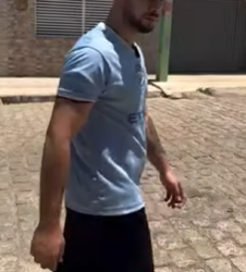 L1315003 Ela invadiu a casa dele !!! parte 2