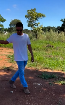 L0309007 Este gerente de obras caiu do cavalo ao humilhar parte 2