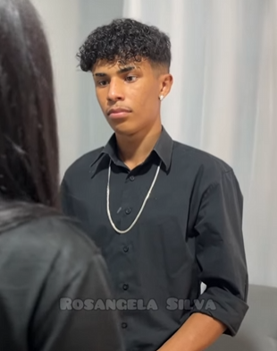 L1524002_Ela morava na casa da_part2