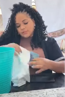 L0803007 Empregada acha quantia generosa na roupa do patrao parte 2