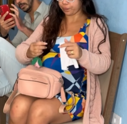 L0407001 Mulher pede ajuda em parte 2