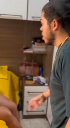 L0205003 Mulher está traindo seu namorado na casa dele parte 2